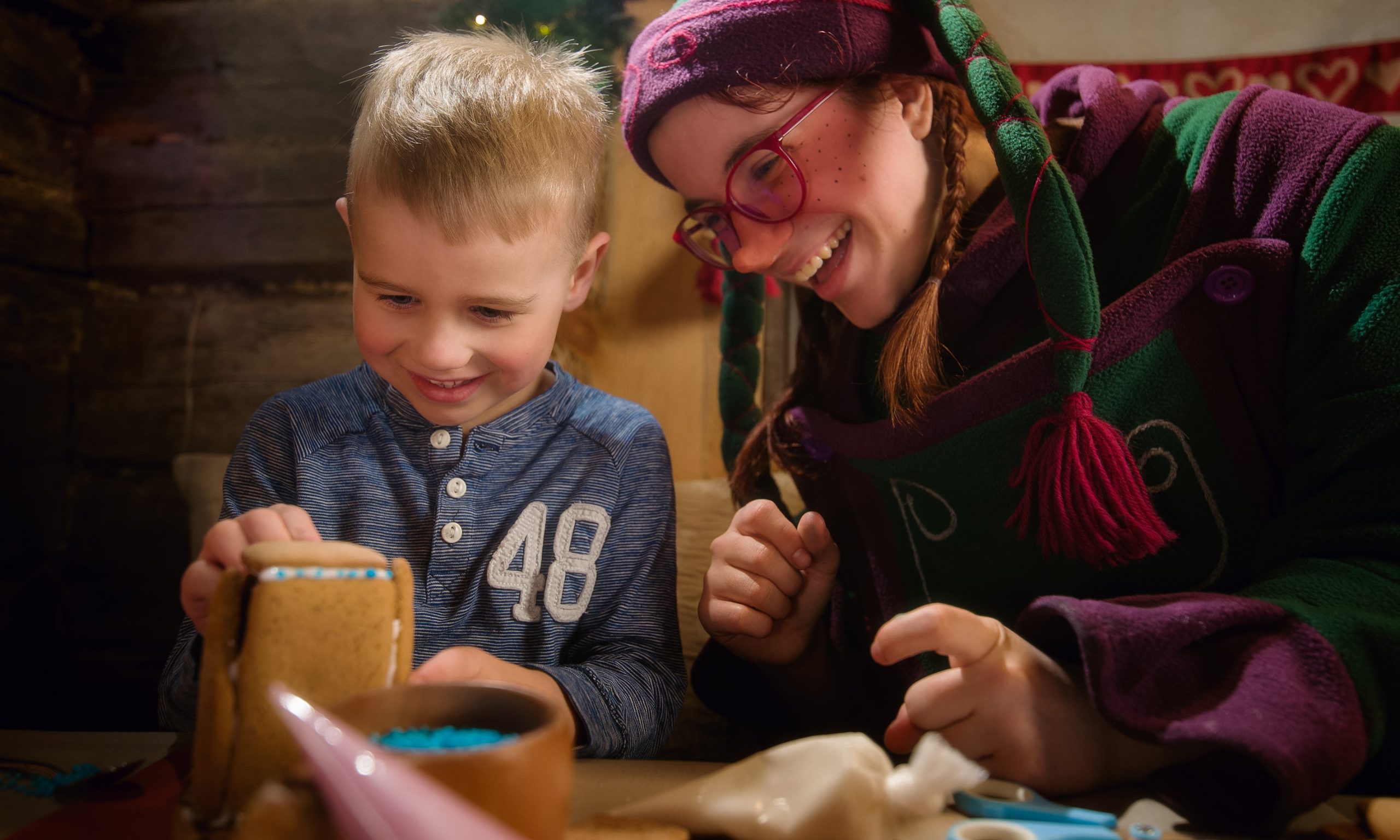 Santa Claus Secret Forest Joulukka- Gingerbread house decorating in Forest Hut